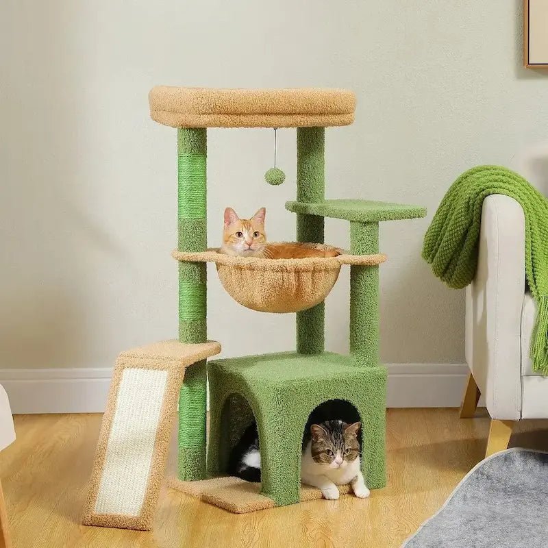 Mini arbre à chat Minikitty vert avec chat roux dans le hamac et chat dans la niche